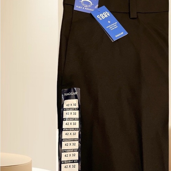 Men’s size 42x32 HAGGAR Straight Fit Dress Pants in Navy Blue NWT - Picture 2 of 6